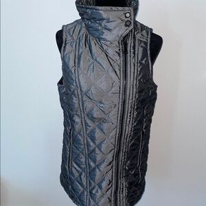 Sleek Quilted Women's Vest in Gray